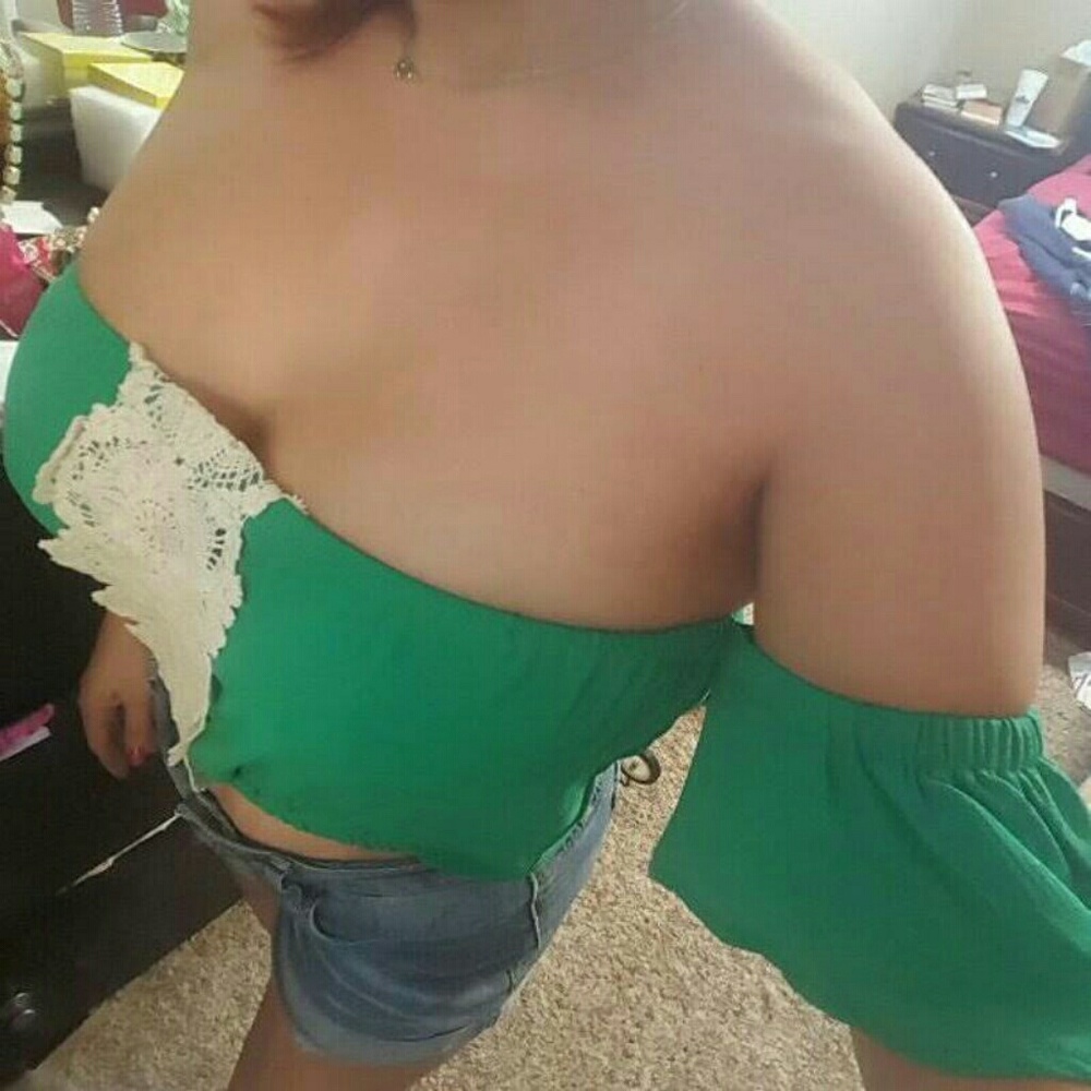 Illa Illa crop top nwt